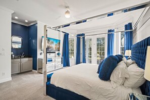 5 Schlafzimmer, Schreibtisch, Bügeleisen/Bügelbrett, WLAN