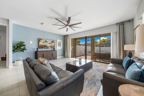 Televisio, videopelejä, työhuone