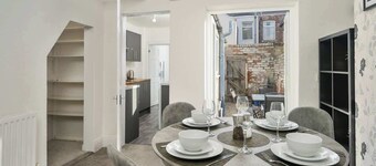 Home for 5 | Free Parking | All Amenities