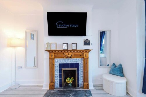 3-BR Home with Games Room near Chester Racecourse