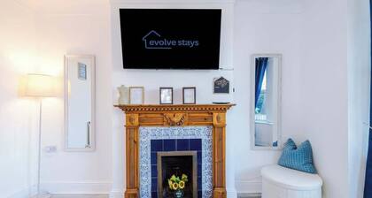 3-BR Home with Games Room near Chester Racecourse