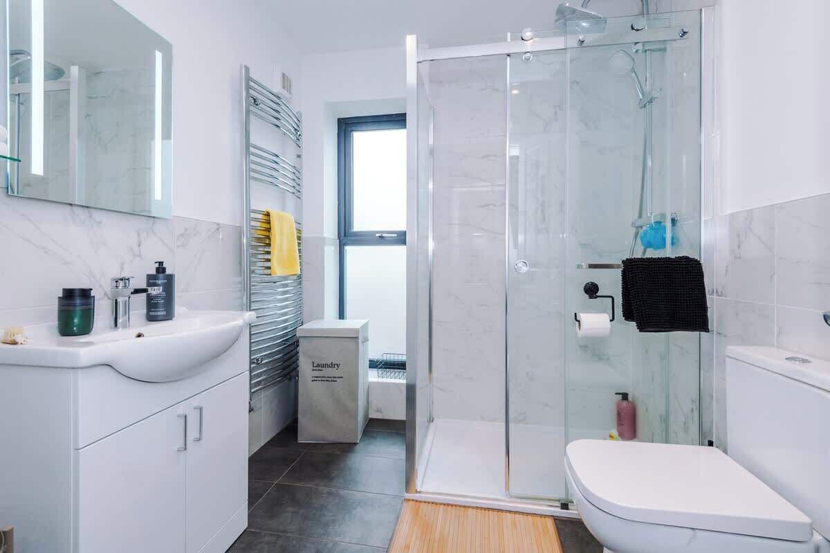 Shower, hair dryer, shampoo