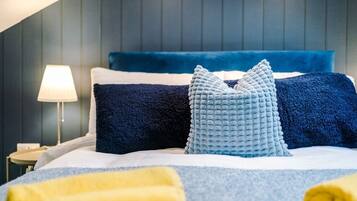 Iron/ironing board, free WiFi, bed sheets