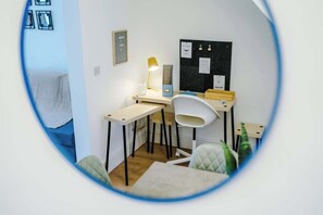 Interior - Beautiful 3Bed Home In Altrincham | Free Parking (Altrincham)