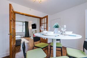 Dining - Driveway | Stunning 3Bedroom In Withington (Manchester)