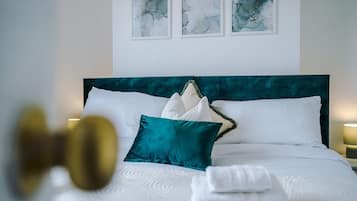 Iron/ironing board, free WiFi, bed sheets