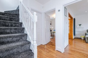 Interior - Driveway | Stunning 3Bedroom In Withington (Manchester)