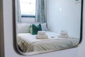 Bügeleisen/Bügelbrett, Reisekinderbett, WLAN, Bettwäsche
