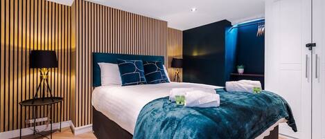 Fer et planche à repasser, accès Internet, draps fournis