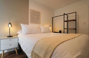 2 bedrooms, desk, iron/ironing board, WiFi - w* | Premium 2BR with Balcony in Top San Isidro (San Isidro)
