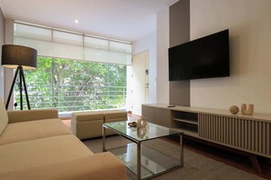 TV - w* | Graceful 1BR with Balcony in Miraflores (Miraflores)