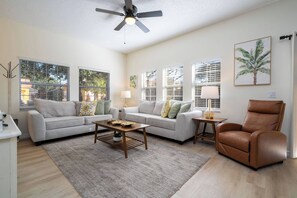 TV - Cozy 4 BR close to Disney with Private Pool (Kissimmee)