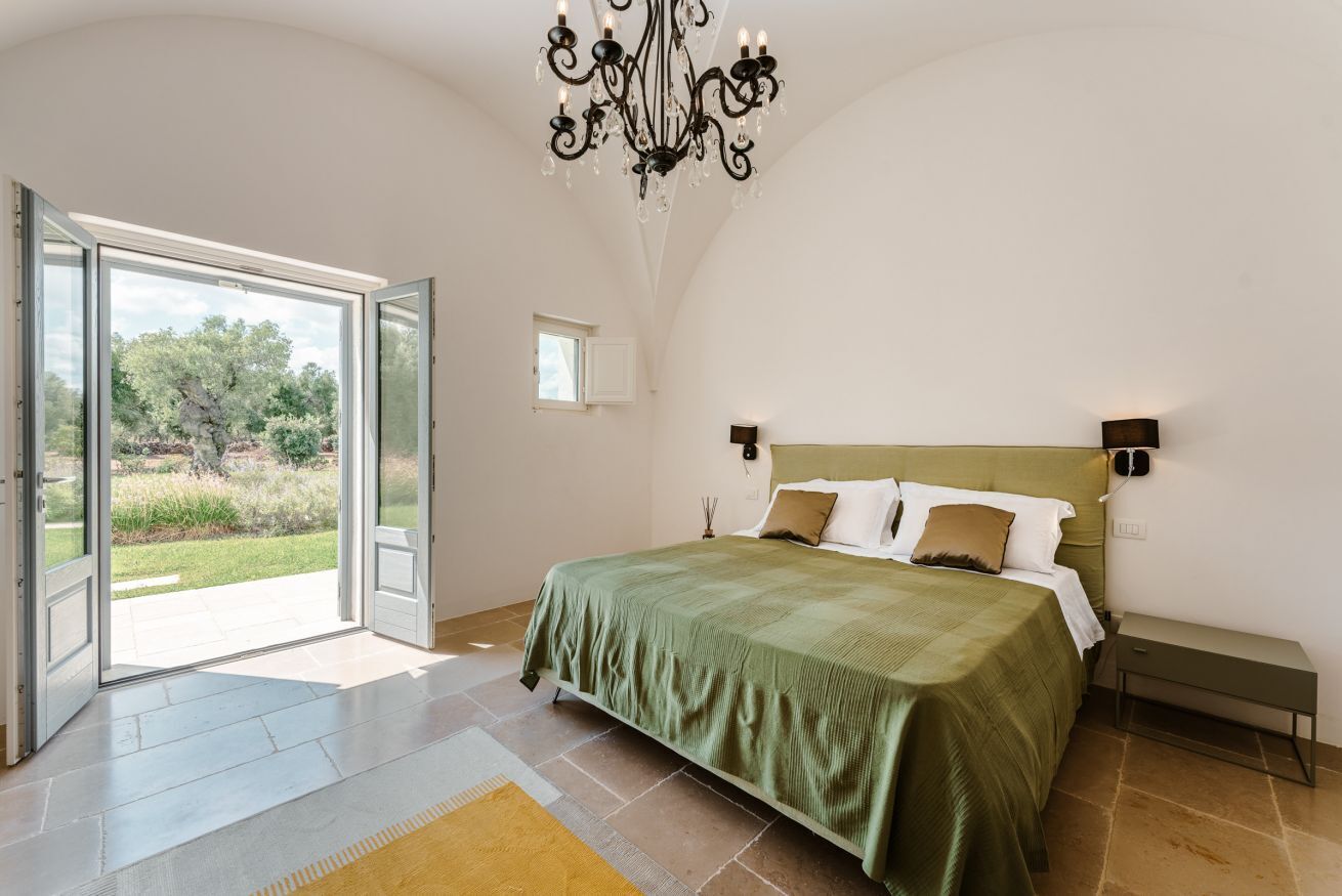 5 bedrooms, in-room safe, desk, iron/ironing board