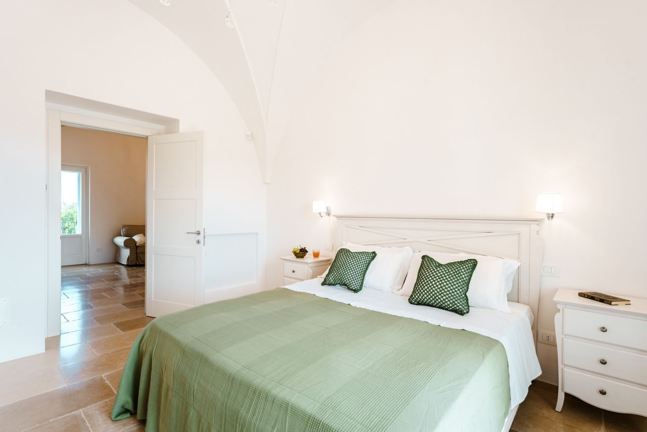 5 bedrooms, in-room safe, desk, iron/ironing board