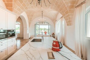 Fridge, microwave, oven, stovetop - Quiet Escape – Masseria Carretta, 1.2 km from Savelletri Village and the coast (Fasano)