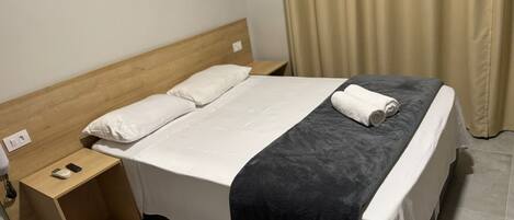 Habitación doble | Escritorio, espacio para trabajar con laptop y wifi gratis