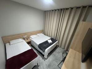 Family Twin Room | Desk, laptop workspace, free WiFi - Hotel novo México (Guarulhos)