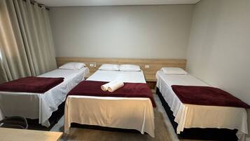 Trippelrum | Skrivbord, arbetsyta för laptop och gratis wi-fi