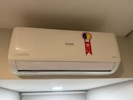 Escritorio, espacio para trabajar con laptop y wifi gratis