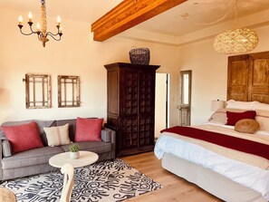 1 Schlafzimmer, Schreibtisch, Bügeleisen/Bügelbrett, Reisekinderbett