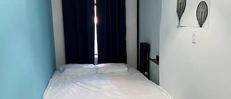 Double Room, Non Smoking | Laptop workspace, soundproofing, free WiFi, bed sheets