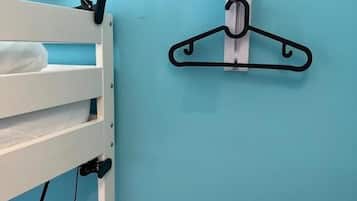 Chambre avec lits jumeaux, non-fumeurs | Espace de travail pour ordinateur portable, chambres insonorisées