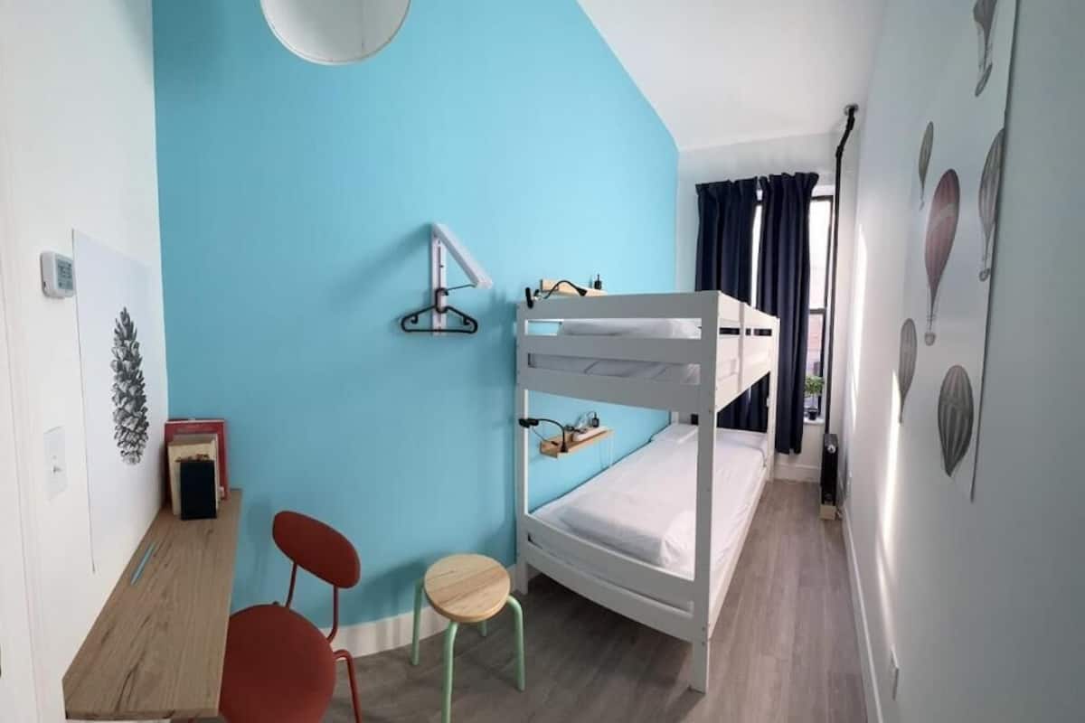 Habitación con 2 camas individuales, para no fumadores | Espacio para trabajar con laptop y wifi gratis