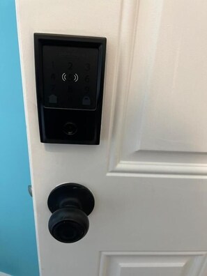 이코노미 싱글룸, 금연 | 기타