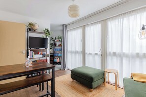 Interior - Bright and Trendy 1BD Canalside Flat in Hackney (Greater London)