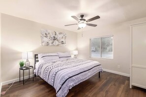 Fer et planche à repasser, accès Internet, draps fournis