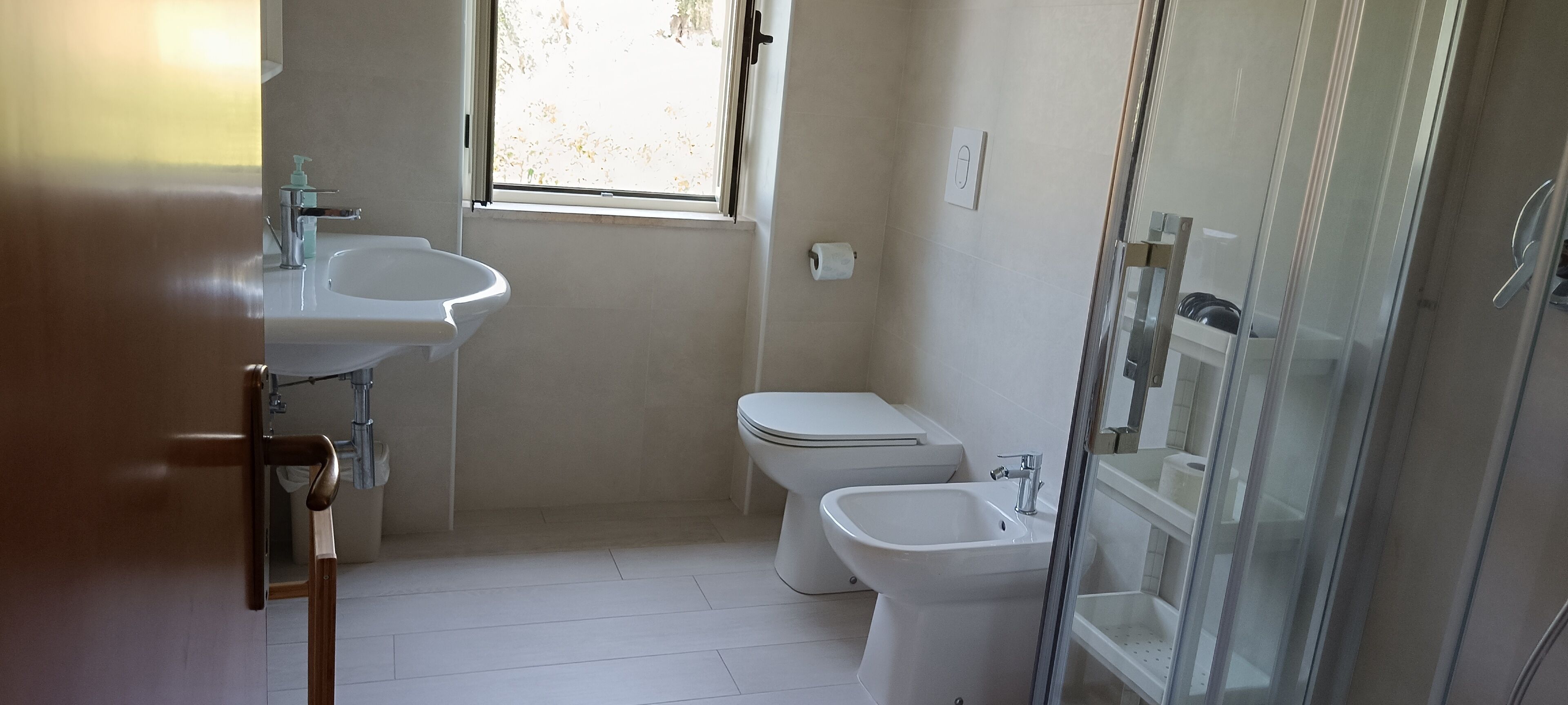 Dusche, Haartrockner, Bidet, Handtücher