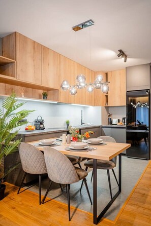 Dining - Podgórze Apt - Parking, Balcony - by Rentujemy (Kraków)