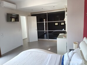 2 chambres, fer et planche à repasser, Wi-Fi, draps fournis
