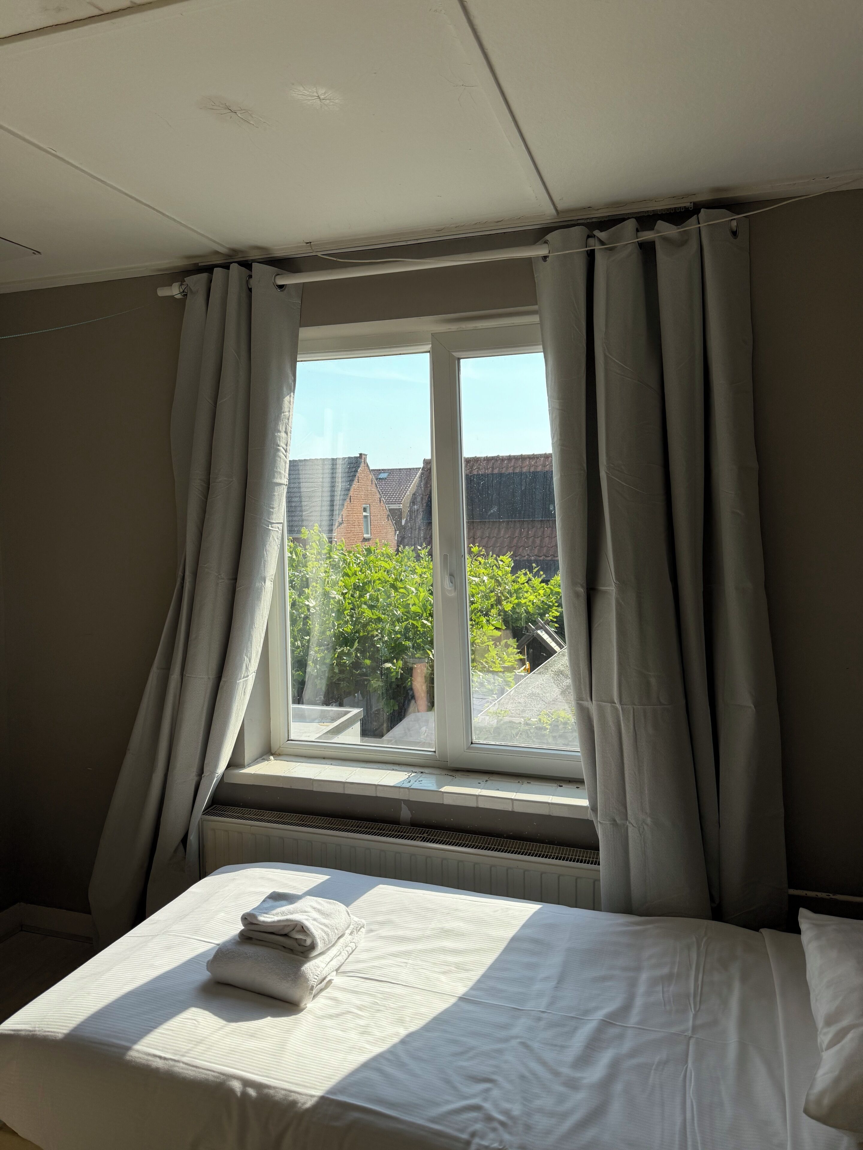 Free WiFi, bed sheets