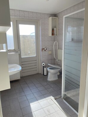 Douche, serviettes fournies