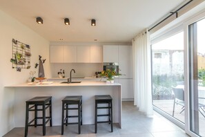 Fridge, microwave, dishwasher, coffee/tea maker - Countryside holiday home 'Adele' (Riemst)