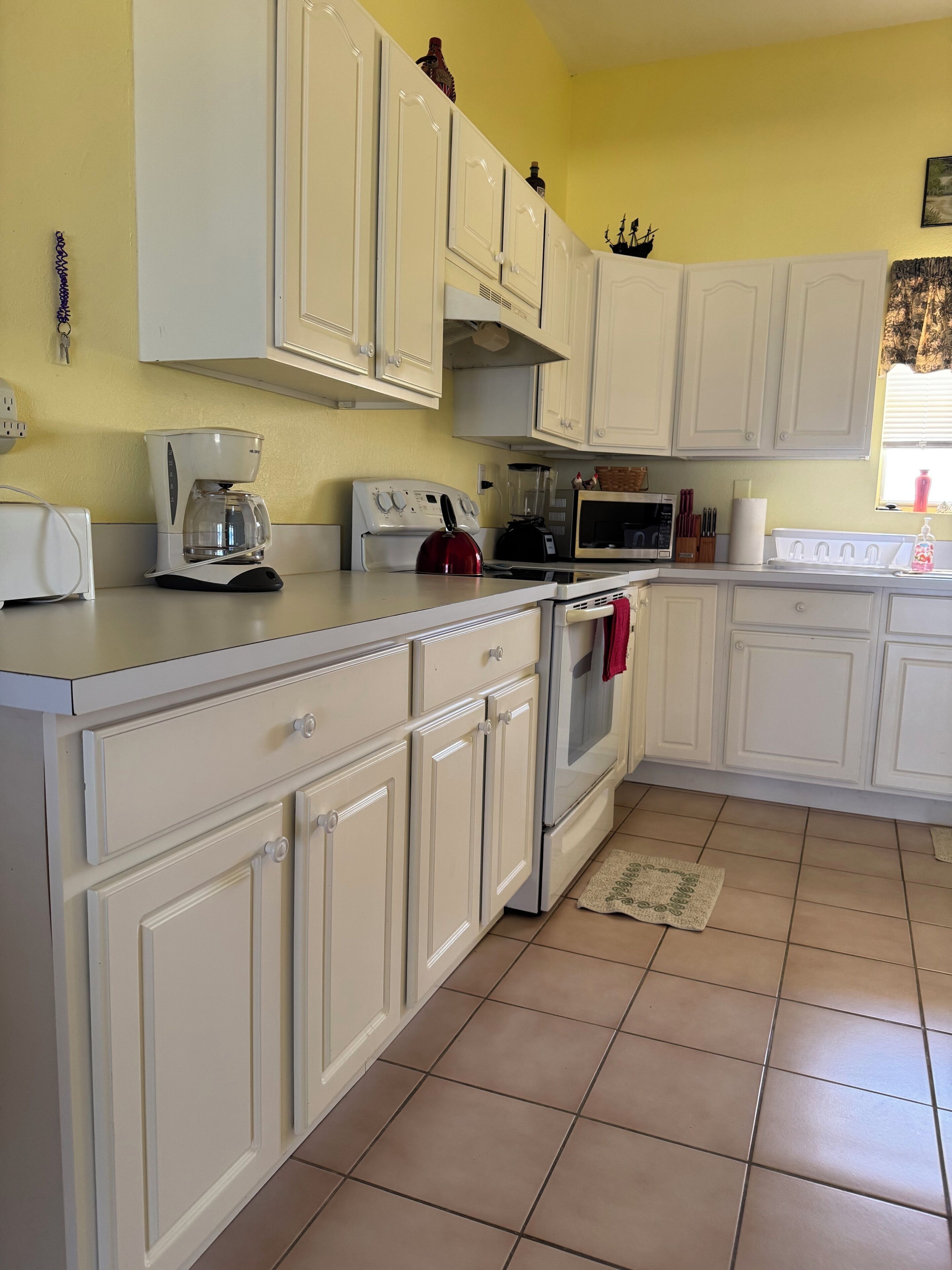 Micro-ondes, four, plaque de cuisson