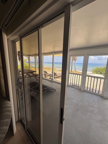 Sunset Cottage - Beautiful 2-bedroom beachfront cottage in charming Cayman Brac