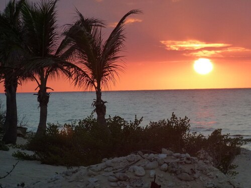 Sunset Cottage - Beautiful 2-bedroom beachfront cottage in charming Cayman Brac