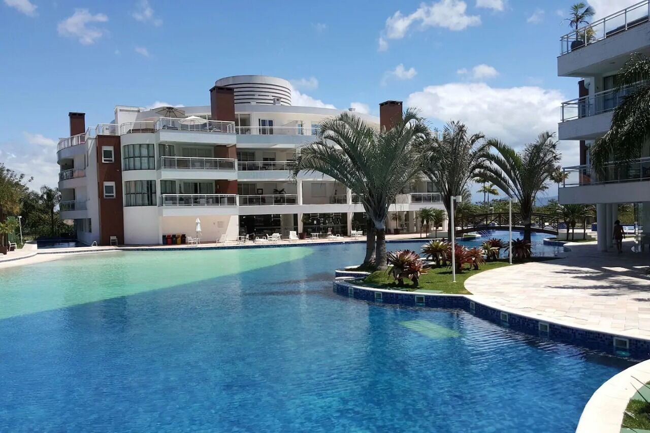 Utendørsbasseng og et oppvarmet basseng