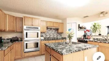 Mikrowelle, Ofen, Herdplatte, Geschirrspüler