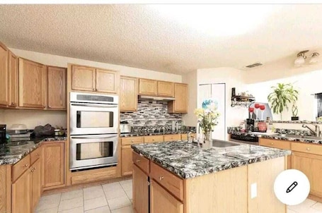 Microwave, oven, stovetop, dishwasher. Cozy 1-bedroom studio in lovely Jacksonville with fitness room and AC