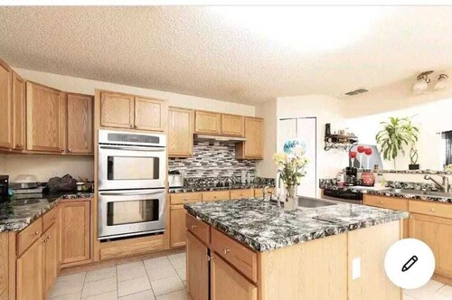 Cozy 1-bedroom studio in lovely Jacksonville with fitness room and AC