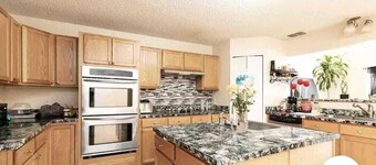 Cozy 1-bedroom studio in lovely Jacksonville with fitness room and AC