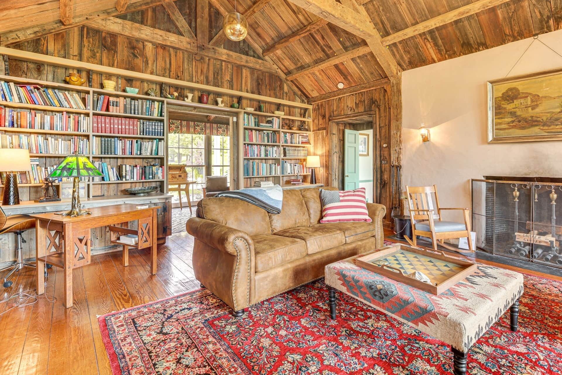 Smart-tv, pejs, dvd-afspiller, bordfodbold