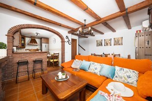 Televisión y chimenea 