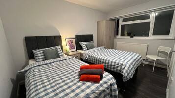 Iron/ironing board, WiFi, bed sheets