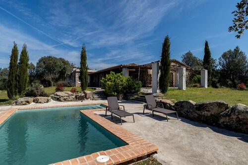 Casa En El Valle Del Tiétar: Mountain Views, Private Pool & Wi-Fi