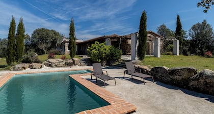 Casa En El Valle Del Tiétar: Mountain Views, Private Pool & Wi-Fi