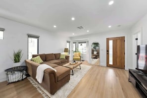 Unclassified image, 5 of 44, button - Stylish Oasis Near USC & DTLA | Eco-Friendly (Los Angeles)